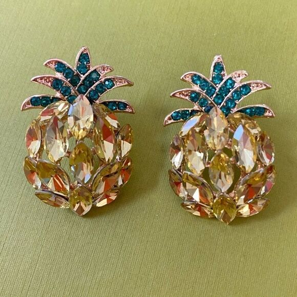 NEW! Dainty “Waikiki” Pineapple Stud Earrings 🍍 - Picture 6 of 12